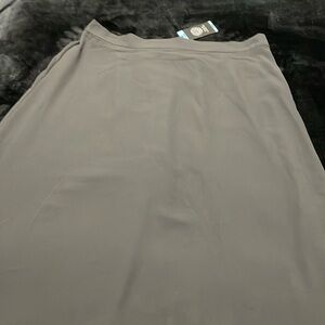 Vince Camuto black midi pull on skirt size large.  NWT